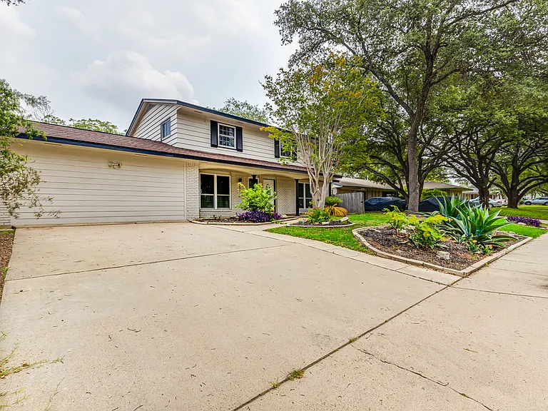 555 Patricia — Photo 29