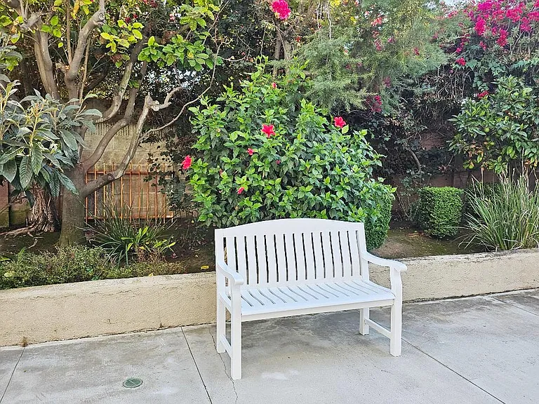 Pomona Ave — Photo 31