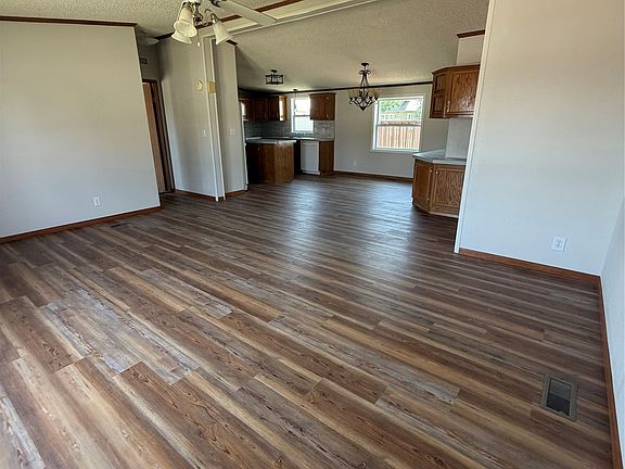 3rd image of 703 Bowlus St