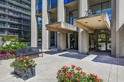 75 The Donway W Photo 1
