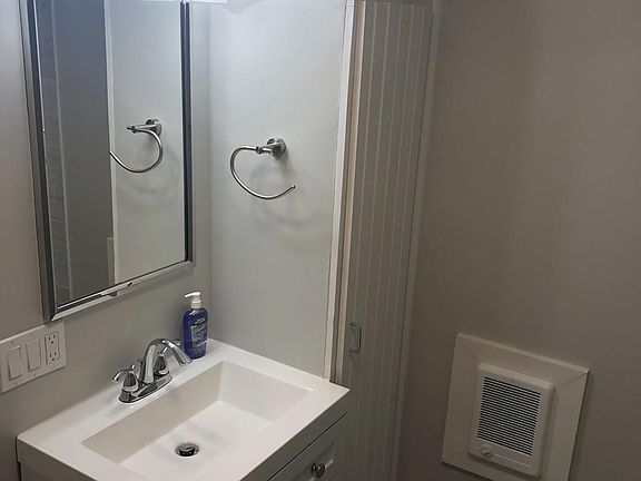 4th image of 108 Clinton St #1