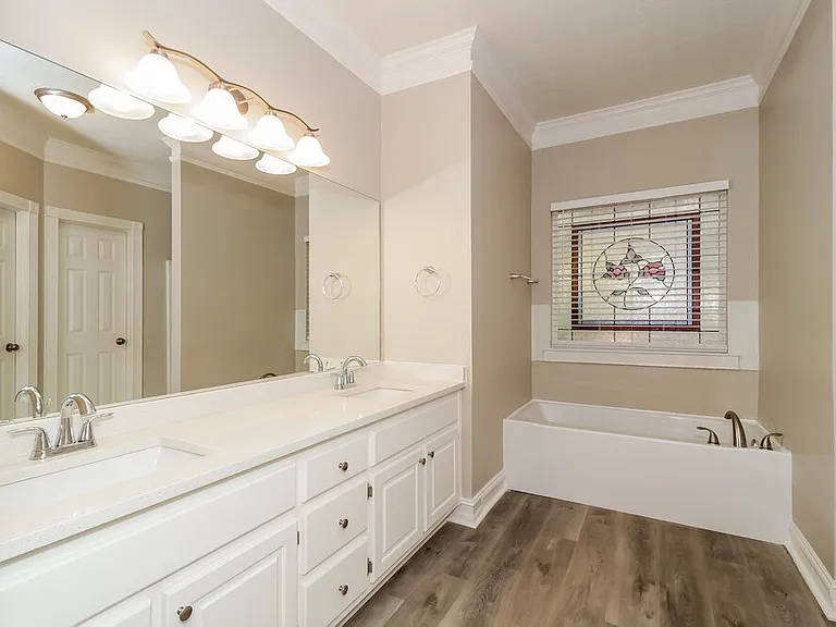 355 Woodstream Dr — Photo 14