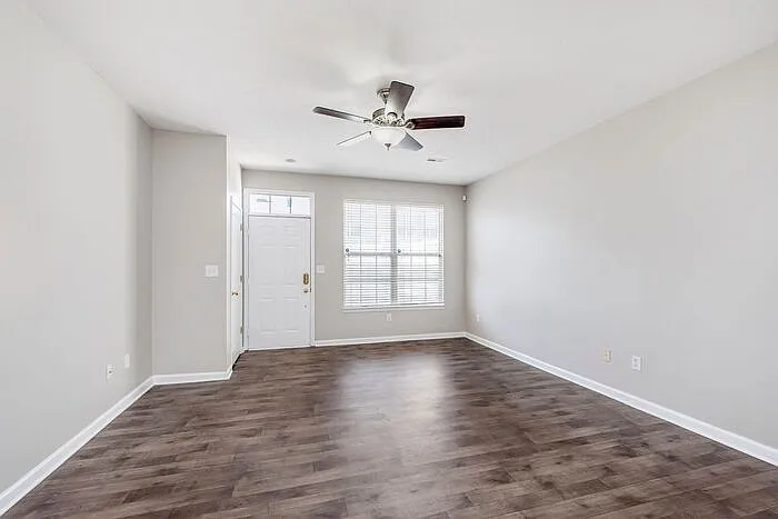 2360 Colfax Ln — Photo 5