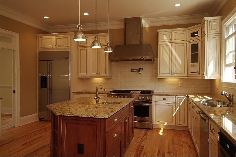 2nd image of 616 Royall Ave