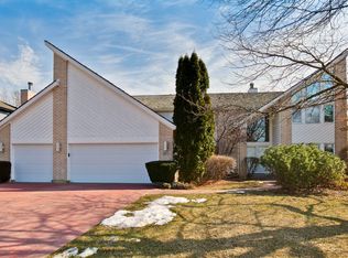 1871 Twin Oaks Blvd, Buffalo Grove, IL 60089