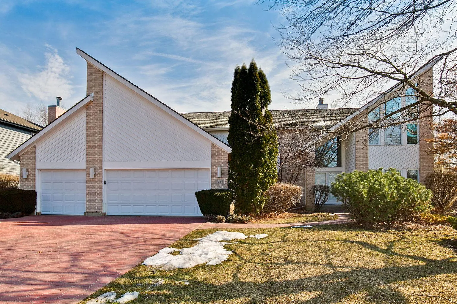 1871 Twin Oaks Blvd photo 1