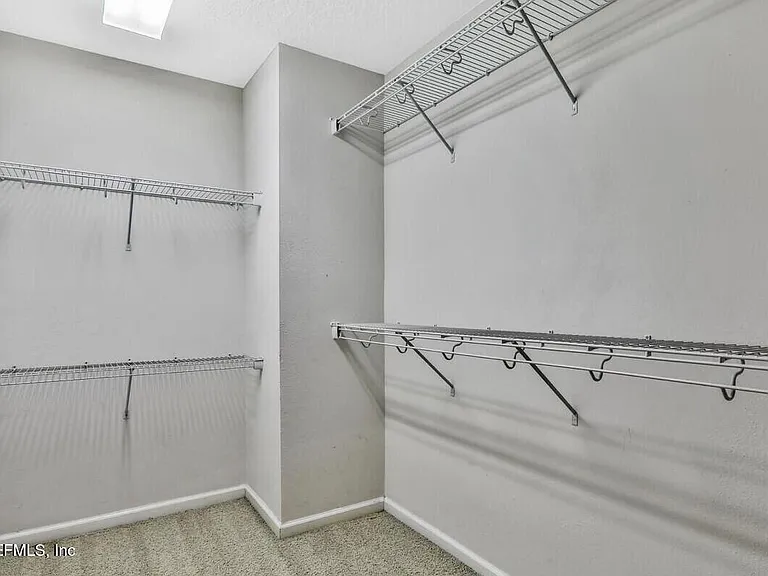 11225 N Castlemain Cir — Photo 22