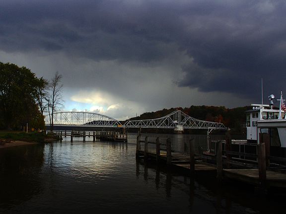Swing bridge