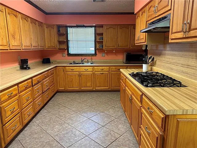 3 bed, 2.0 bath, 1300 sqft, $2,000 — Photo 4