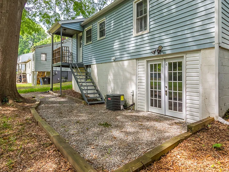 317 Crafton St — Photo 28