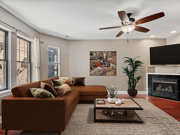 2nd image of 7520 N Winchester Ave APT 1W