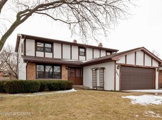 351 Clearwater Ct, Carol Stream, IL 60188