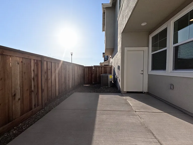 2716 Amora Cir — Photo 18