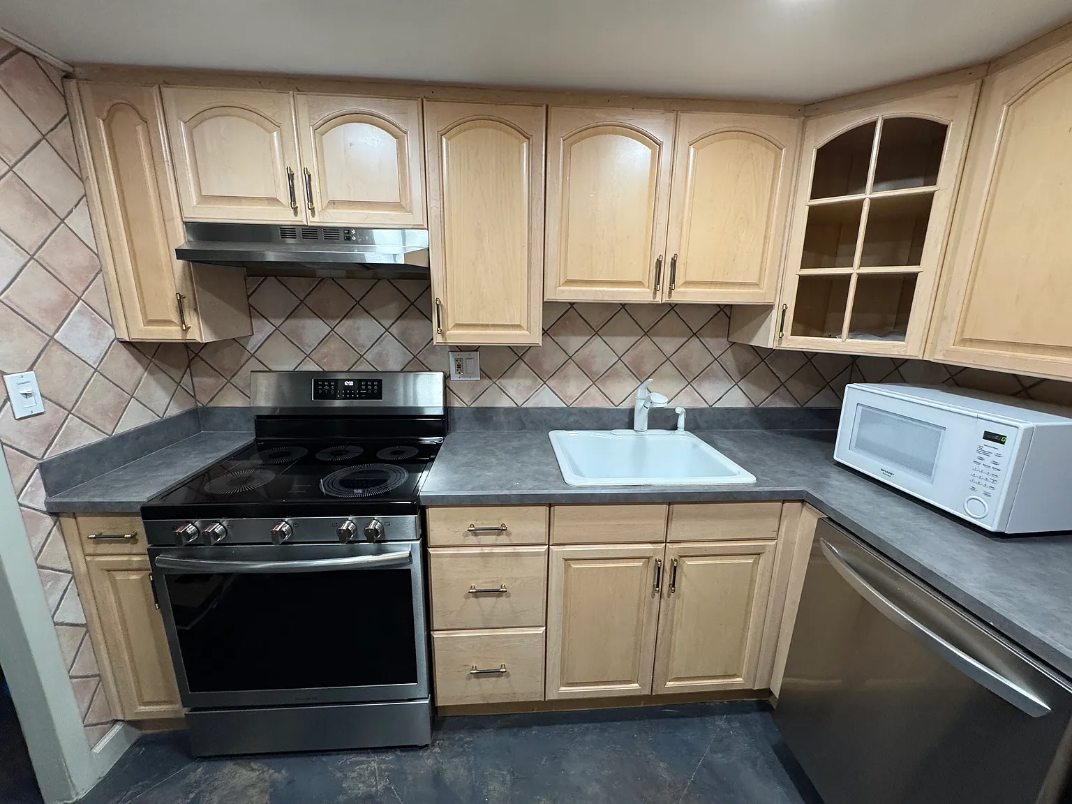 2 bed, 1109 sqft, $1,600 — Photo 2