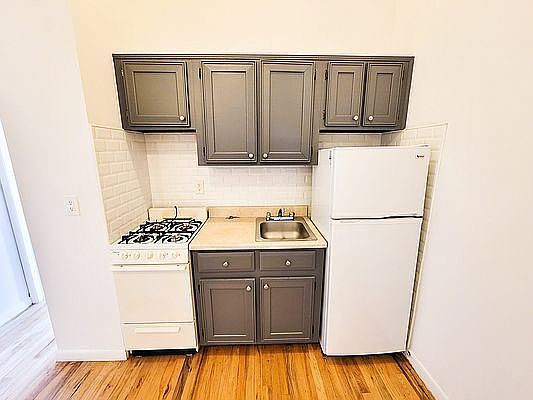 3rd image of 2333 1st Ave APT 5C