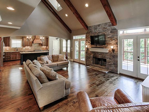 2nd image of 1559 Laurens Glen Ln
