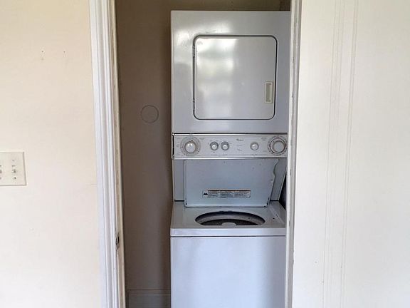 4th image of 4035 N Meridian Ave APT Ph