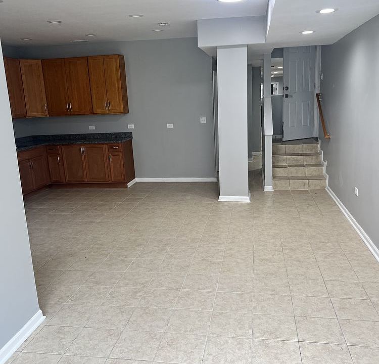 1st image of 6148 S King Dr #G