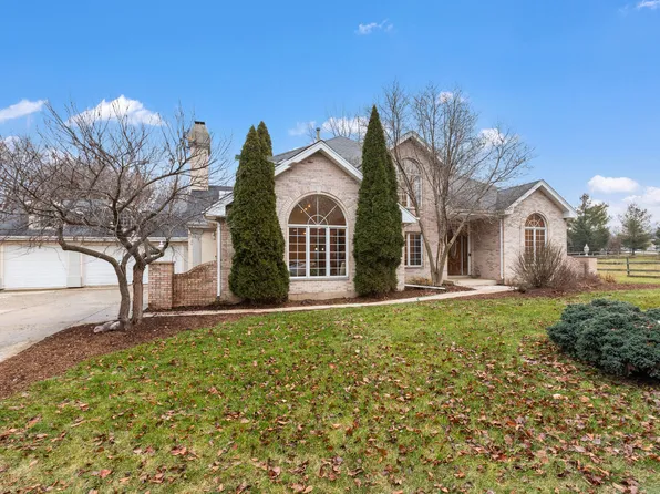 7 Raintree Pl, Barrington Hills, IL 60010