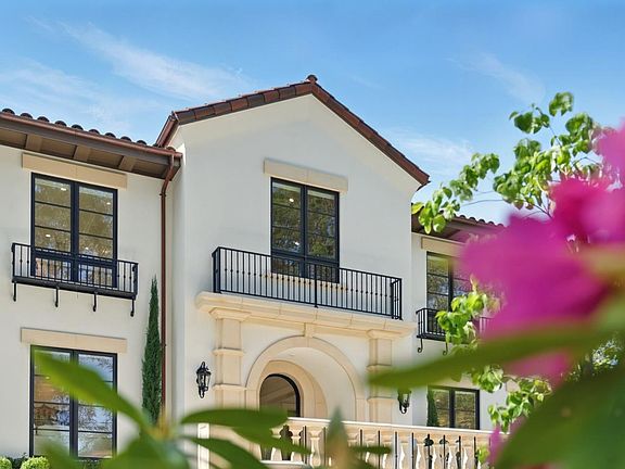 2nd image of 830 Bromfield Rd