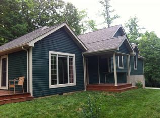 2 Cave Ct, Hurricane, WV 25526