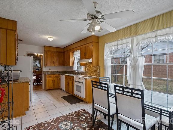 3rd image of 812 McLaughlin Dr