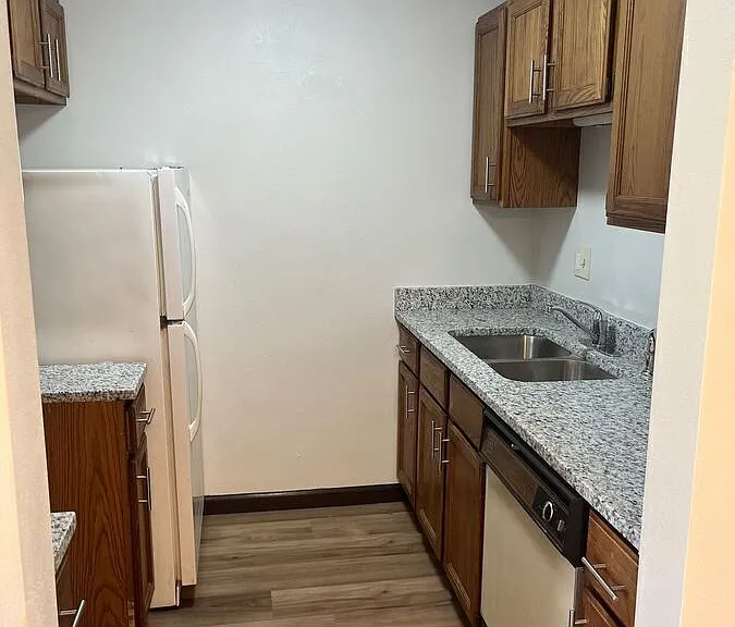 3 W Pheasantwood Dr #E — Photo 4
