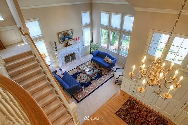 4 bed, 2.5 bath, 3170 sqft, $5,200 — Photo 2