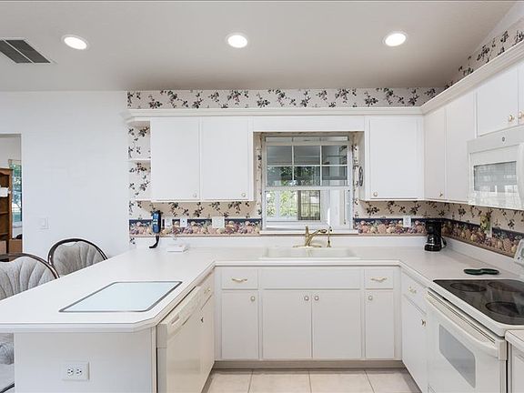 2nd image of 234 Chicago Way NE