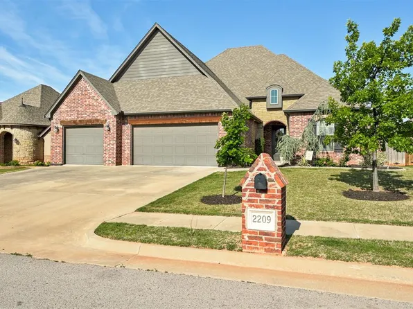 2209 Bretton Ln, Edmond, OK 73012