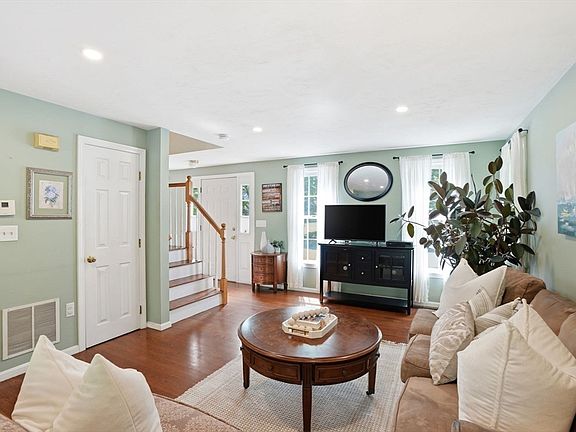 3rd image of 44 Morningside Dr