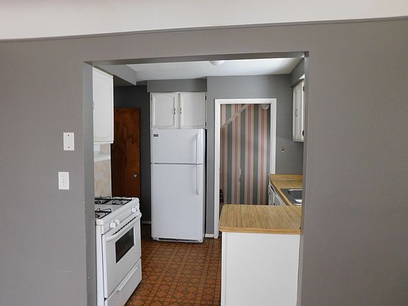 3rd image of 22014 Avalon St