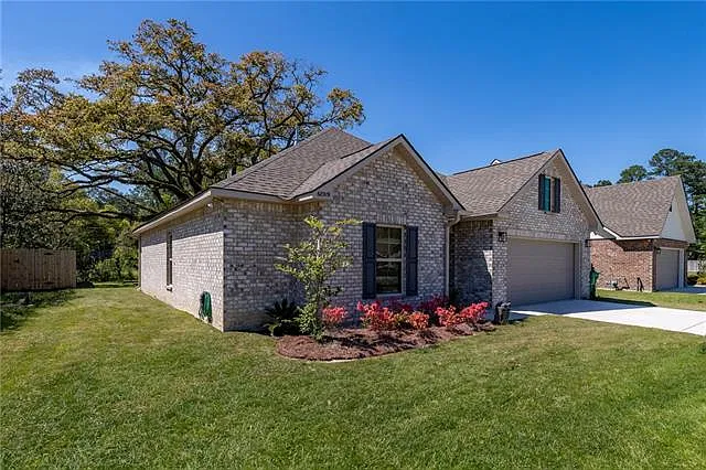 3 bed, 2.0 bath, 1522 sqft, $2,400 — Photo 2