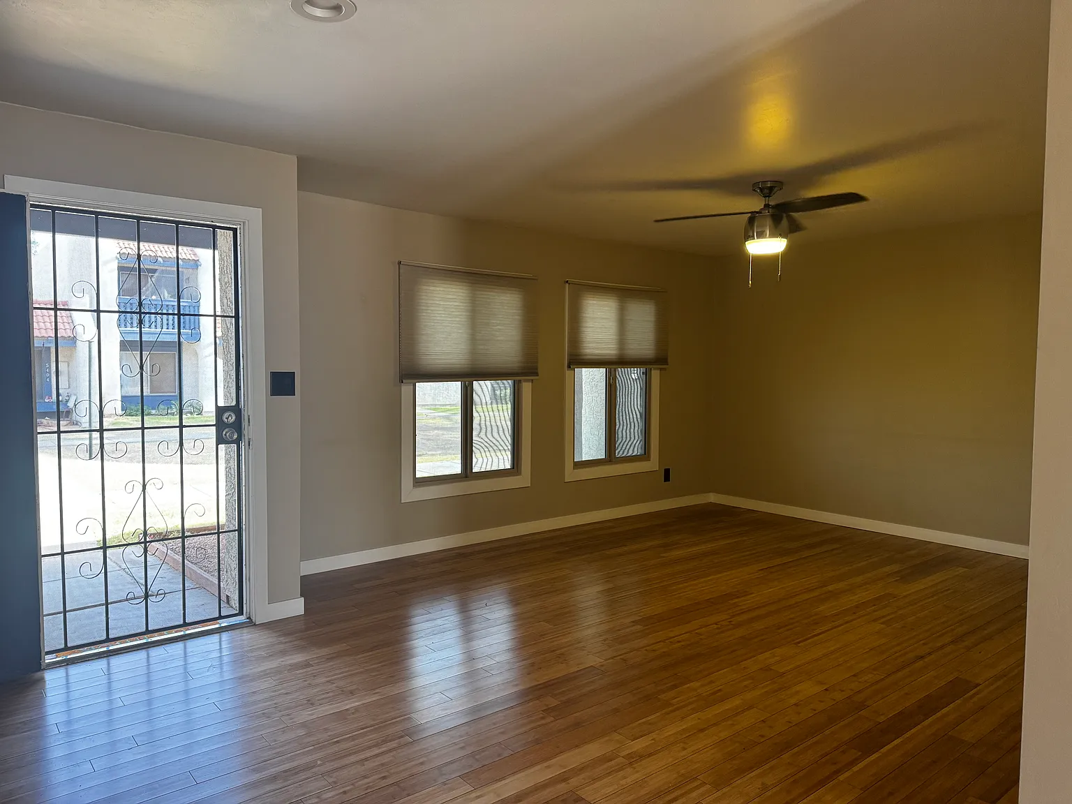 2 bed, 2.5 bath, 1696 sqft, $1,750 — Photo 2