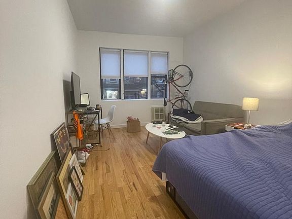 2nd image of 624 E 11th St APT 1D
