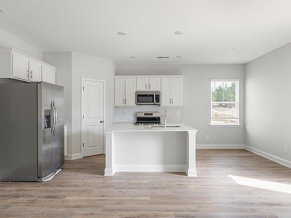 4th image of 735 Old Stagecoach Rd