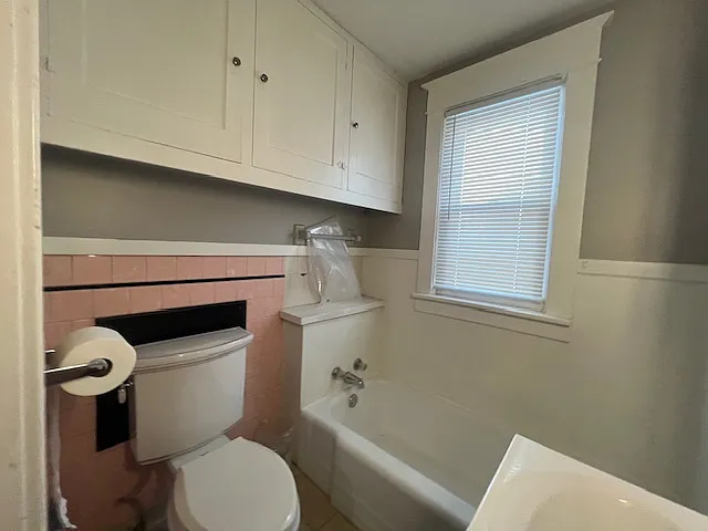 Bathroom - Main floor