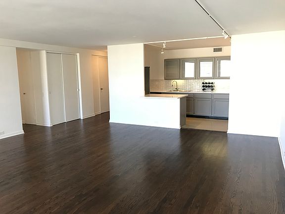 3rd image of 330 W Diversey Pkwy APT 1404