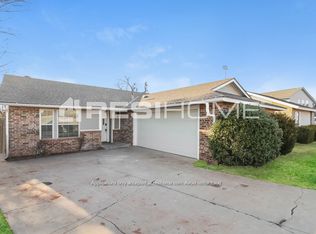 701 Lapwing Rd, Edmond, OK 73003