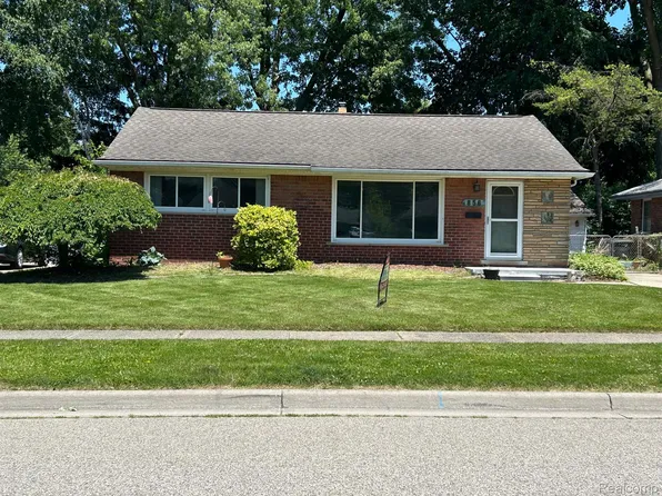 856 Huntington St, Mount Clemens, MI 48043