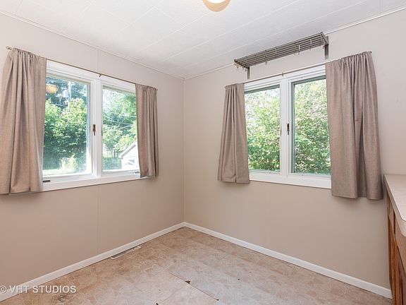 5th image of 311 Charles St