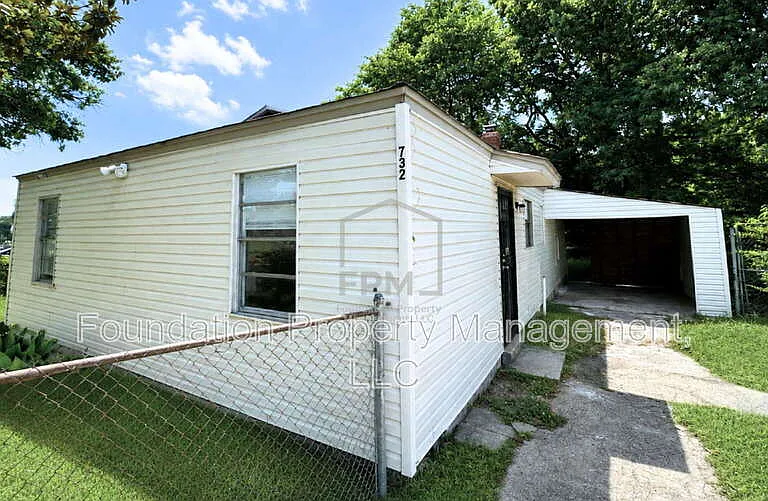 732 Tampa Ave — Photo 1