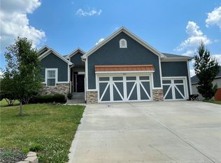 806 Wright St, Pleasant Hill, MO 64080