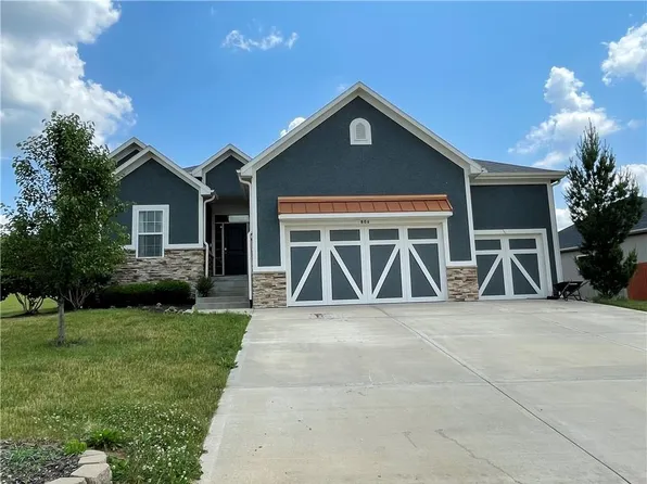 806 Wright St, Pleasant Hill, MO 64080