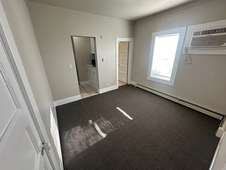 322 E 15th St #4 — Photo 11