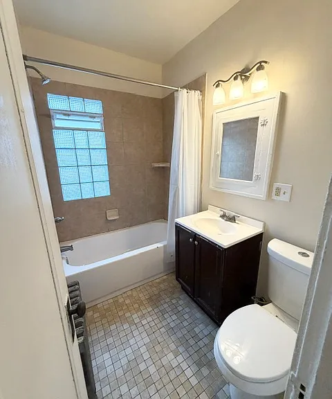 1372 W 112th St #305 — Photo 3
