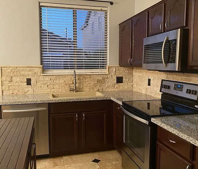 17648 W Lisbon Ln — Photo 11