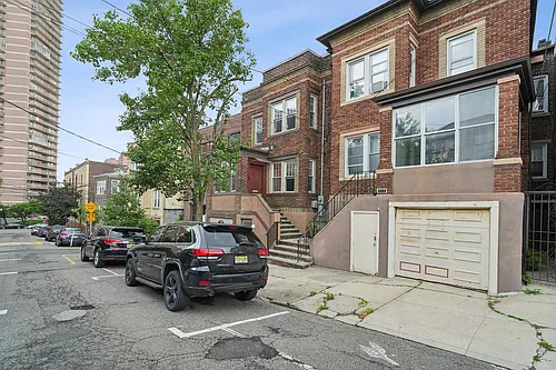 6101 Highland Pl Photo 1