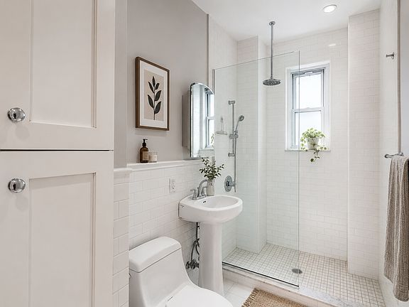 3rd image of 66 Madison Ave APT 9L