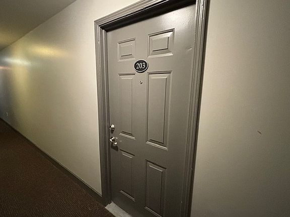 4th image of 915 Washington St APT 203
